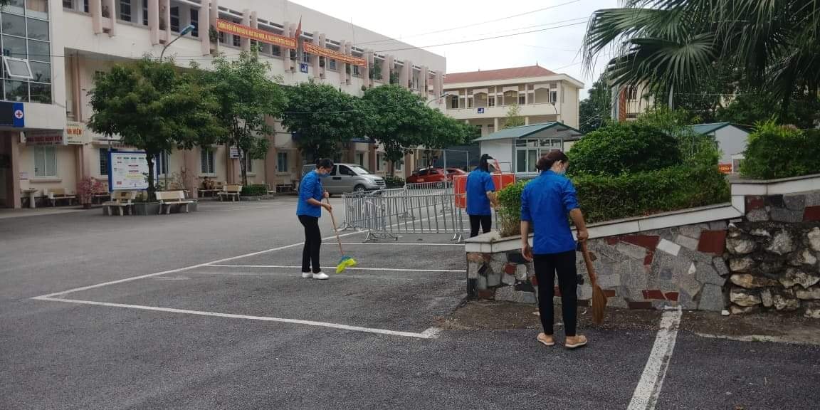 Đoàn thanh niên Bệnh viện đa khoa tỉnh hưởng ứng "Ngày chủ nhật xanh" 30/5 của Đoàn khối cơ quan và doanh nghiệp tỉnh Cao Bằng