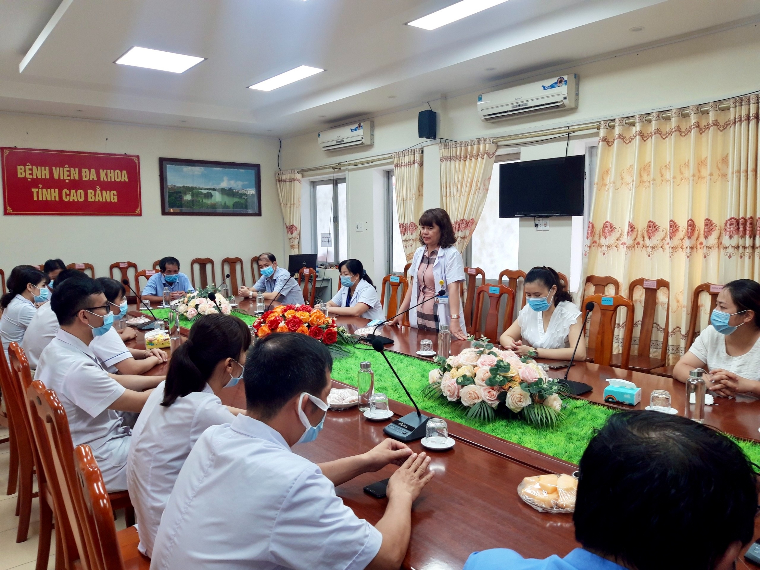 Ts.Bs Lý Thị Bạch Như - Giám đốc bệnh viện phát biểu tại buổi gặp mặt.