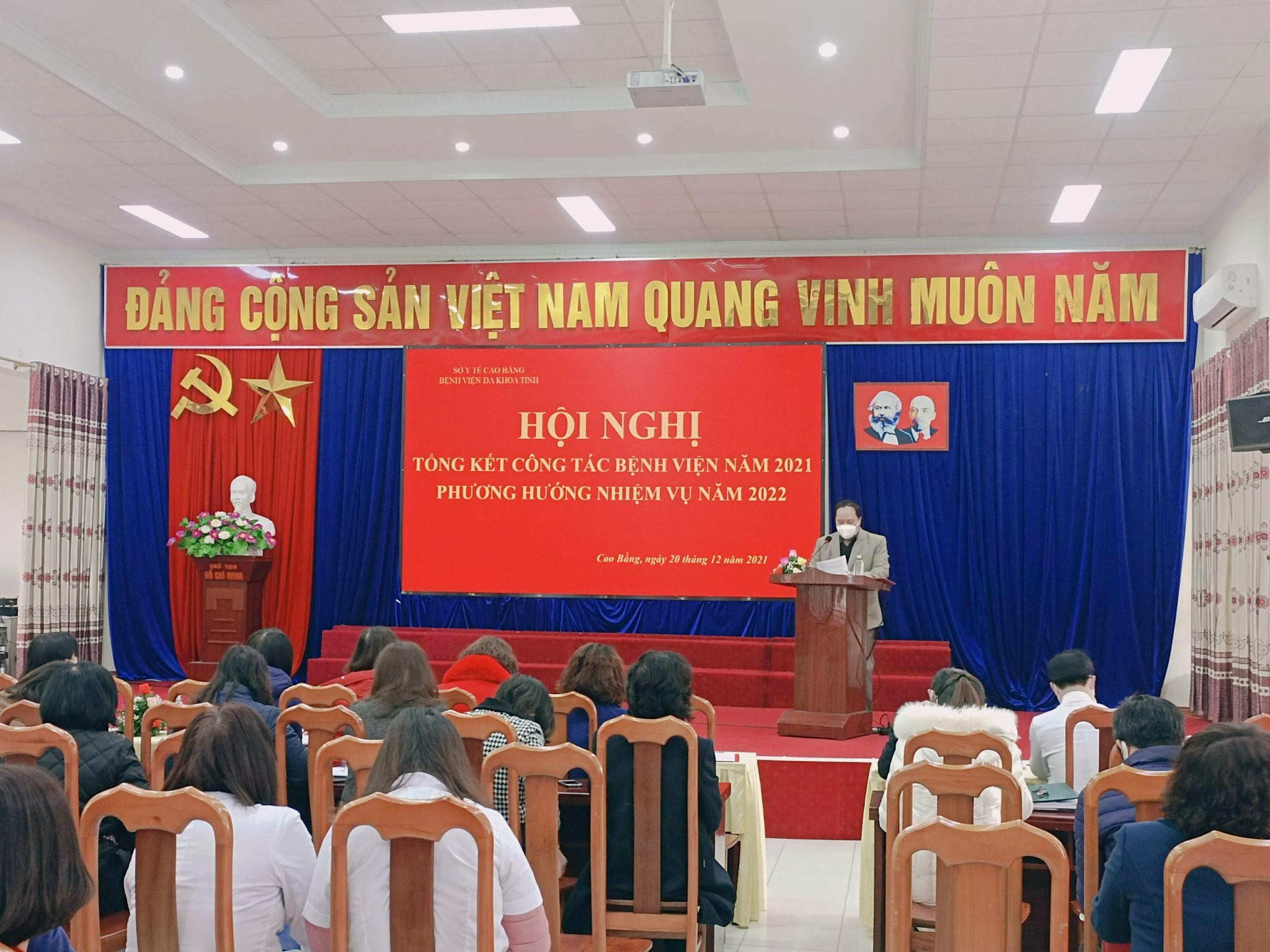 Bs Hà Văn Hoan - TP Công tác xã hội báo cáo tham luận tại Hội nghị