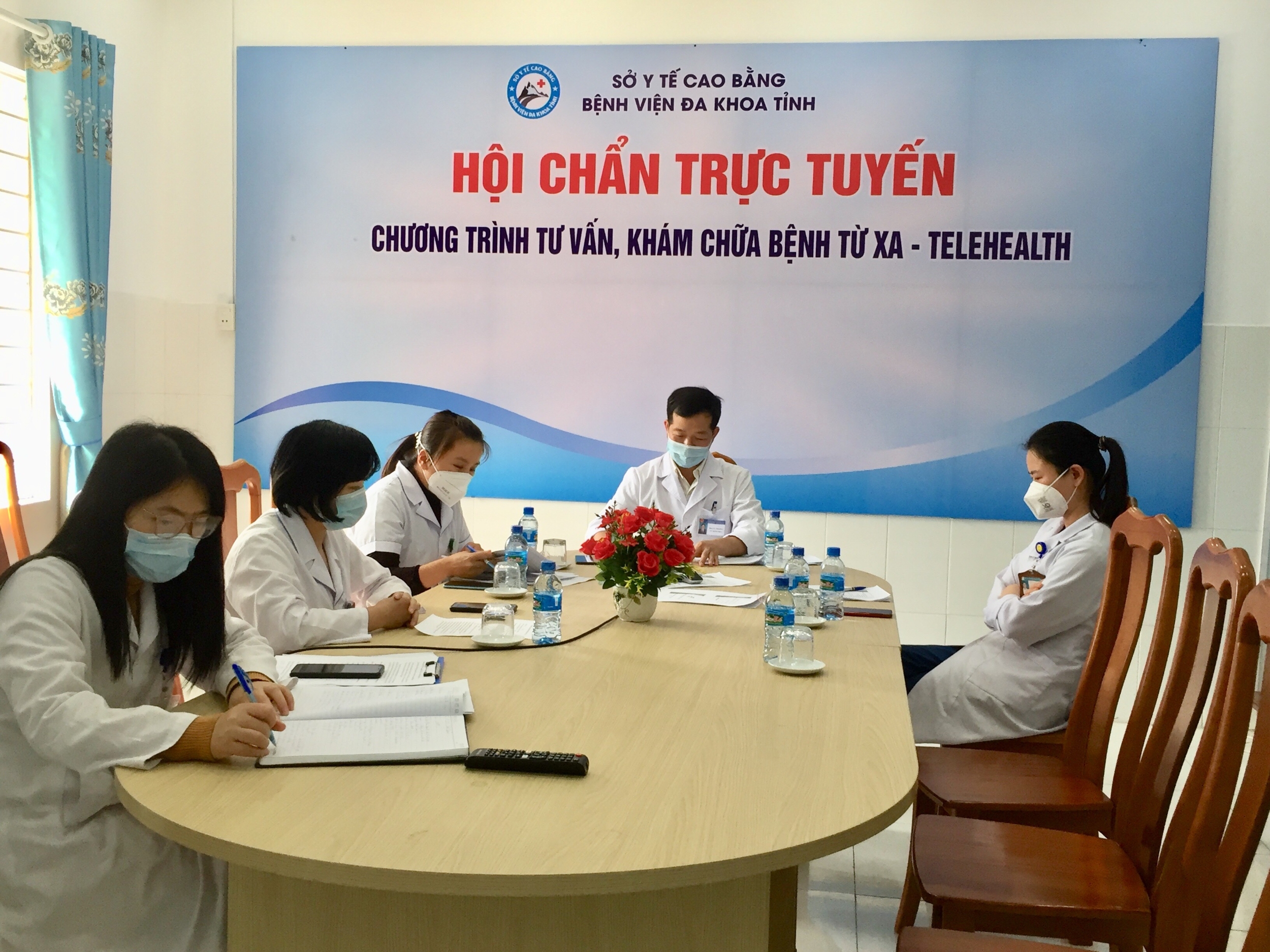 Hội chẩn từ xa ca bệnh Covid 19 với Trung tâm y tế Bảo Lâm