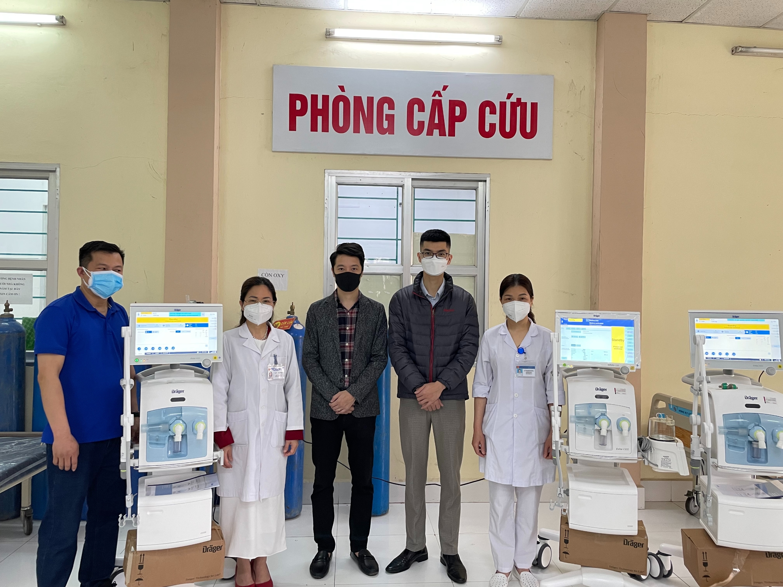 Tiếp nhận máy thở chức năng cao từ Tập đoàn Vingroup tài trợ phục vụ công tác phòng, chống dịch COVID-19