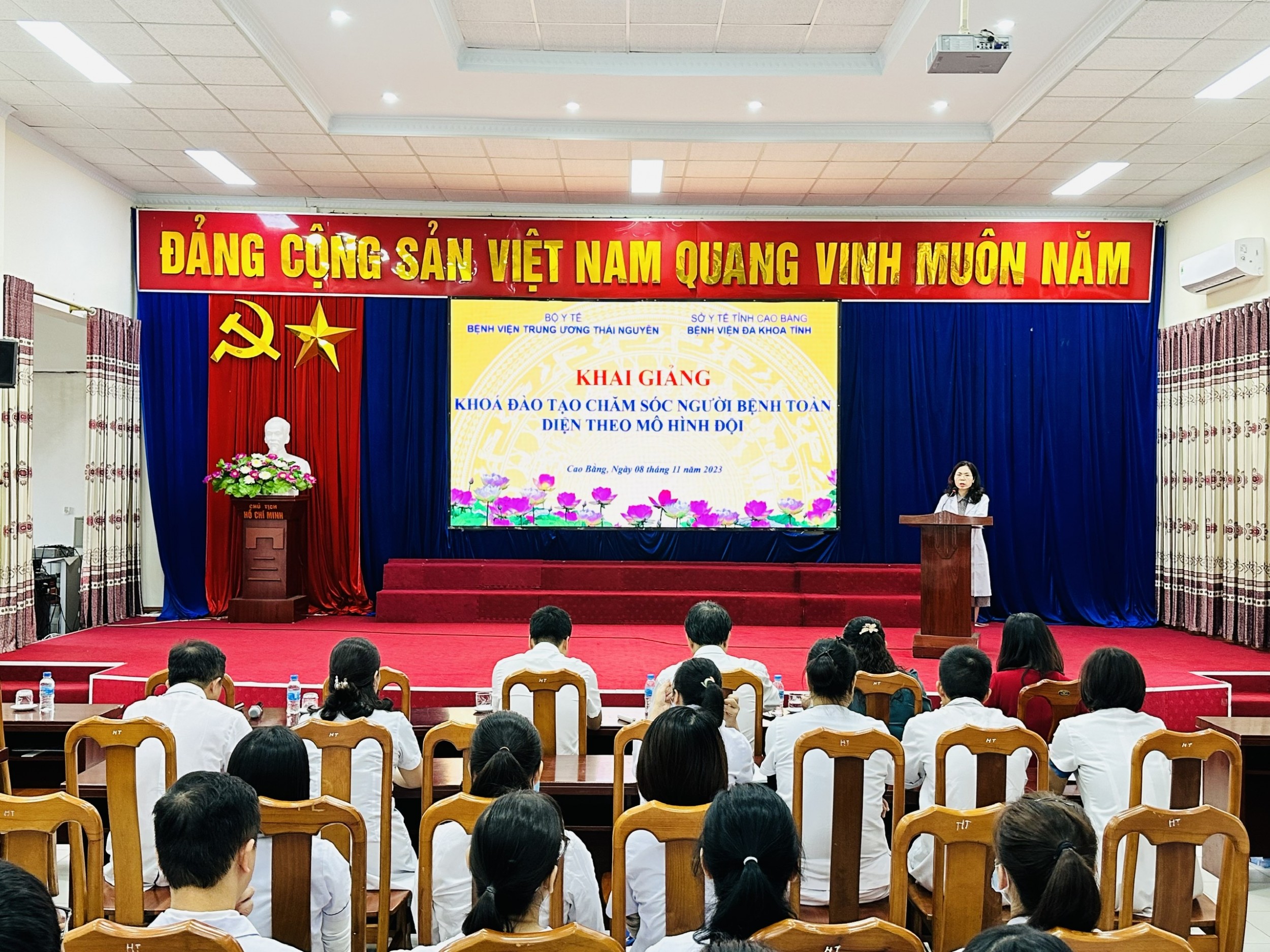 BSCKII. Lục Thị Hiệp, Phó Giám đốc Bệnh viện phát biểu khai mạc khai giảng Khóa Đào tạo.